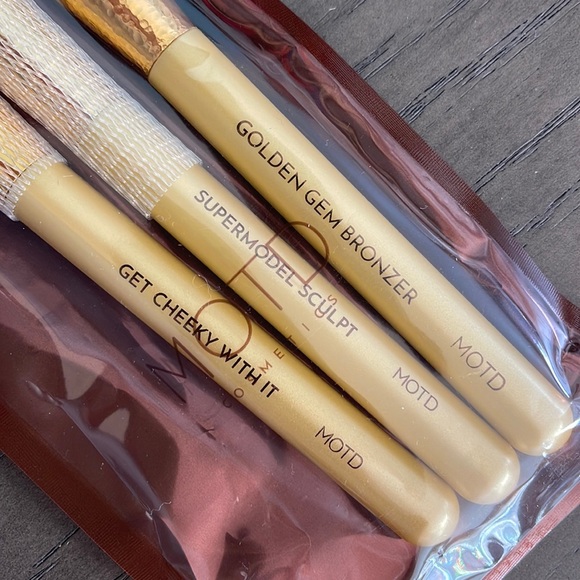 MOTD - Make up Brushes - Picture 2 of 3